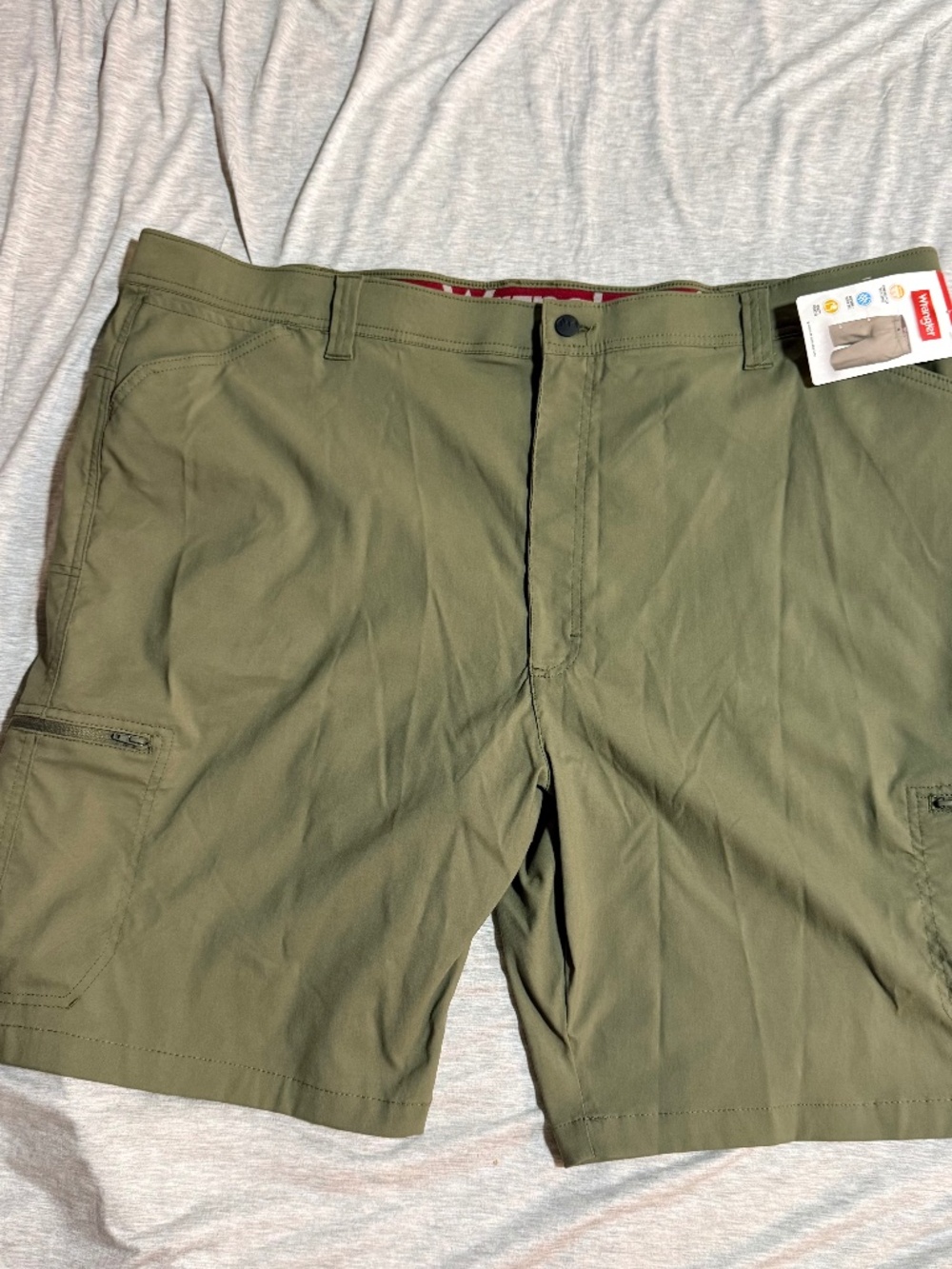 Wrangler Men’s Performance Utility Cargo Shorts Olive Size 48 NWT